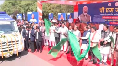 सीएम साय ने मोबाइल जांच यूनिट को दिखाई हरी झंडी, 57 यूनिट विशेष आदिवासी क्षेत्रों के लिए रवाना 1 IMG 20251231 121144