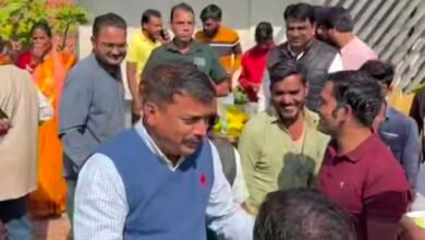 बेलतरा विधायक सुशांत शुक्ला का वीडियो सोशल मीडिया पर वायरल, कार्यकर्ताओं को चाय-भोजन परोसते आए नजर 1 IMG 20251231 131227