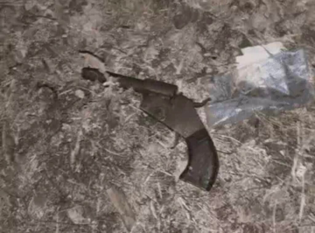 Janajgir Encounter: पुलिस की घेराबंदी से भागते बदमाश ने चलाई गोली, पुलिस की जवाबी कार्रवाई 2 1003784155