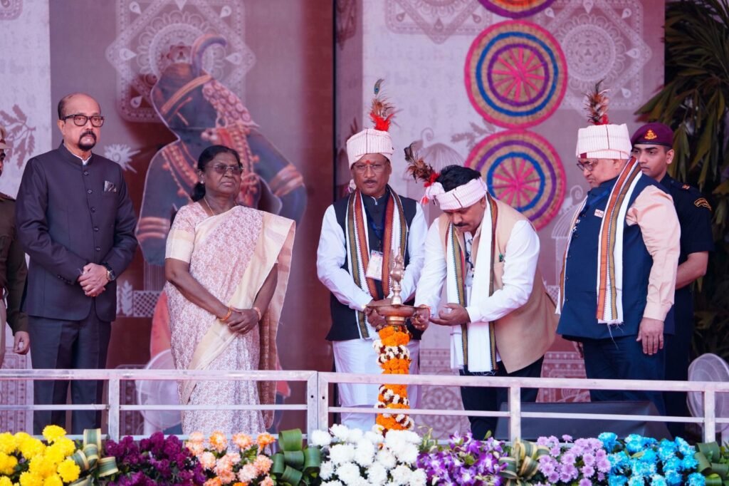 राष्ट्रपति मुर्मू ने किया बस्तर पंडुम-2026 का शुभारंभ, कहा - आदिवासियों की संस्कृति में बसती है छत्तीसगढ़ की आत्मा 2 1003823328