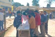 बलरामपुर ब्रेकिंग: SDM तहसीलदार पर लाठी - डंडे से पिटाई का गंभीर आरोप, ग्रामीण की मौत से क्षेत्र में तनाव,सियासत भी तेज 16 IMG 20260216 152341