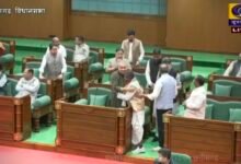 Budget Session: विधानसभा सत्र में शामिल होने पहुंचे कवासी लखमा, सदन में सभी सदस्यों से की मुलाकात, अध्यक्ष की अनुमति से मिली उपस्थिति 9 IMG 20260223 113151