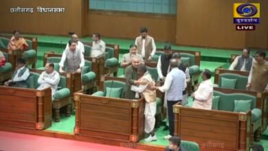 Budget Session: विधानसभा सत्र में शामिल होने पहुंचे कवासी लखमा, सदन में सभी सदस्यों से की मुलाकात, अध्यक्ष की अनुमति से मिली उपस्थिति 9 IMG 20260223 113151