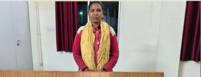 कांकेर में बड़ी कामयाबी, 8 लाख की इनामी मासे बारसा ने AK-47 के साथ पुलिस के सामने डाले हथियार 1 IMG 20260226 113129