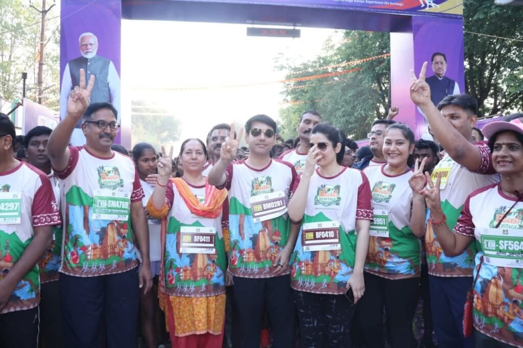 “बस्तर दौड़ा बदलाव की ओर”: 9,235 धावकों, अंतरराष्ट्रीय एथलीटों और सरेंडर्ड कैडर की ऐतिहासिक भागीदारी के साथ बस्तर हेरिटेज मैराथन 2026 बना एकता, खेल और विकास का प्रतीक 3 1004076353