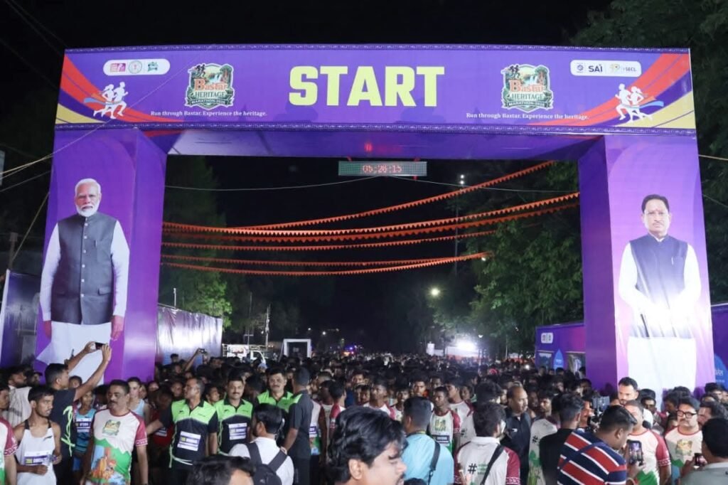 “बस्तर दौड़ा बदलाव की ओर”: 9,235 धावकों, अंतरराष्ट्रीय एथलीटों और सरेंडर्ड कैडर की ऐतिहासिक भागीदारी के साथ बस्तर हेरिटेज मैराथन 2026 बना एकता, खेल और विकास का प्रतीक 2 1004076355