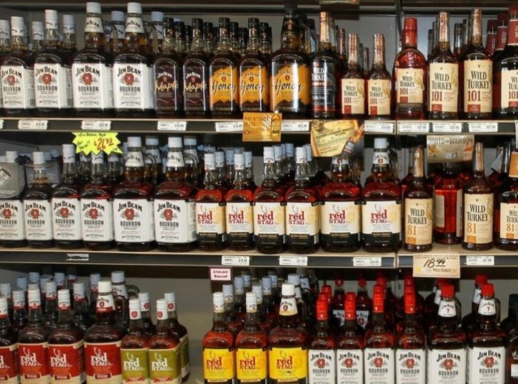 छत्तीसगढ़ में शराब दुकानों के ठेकों को लेकर कांग्रेस का बड़ा आरोप 1 IMG 20260326 085239