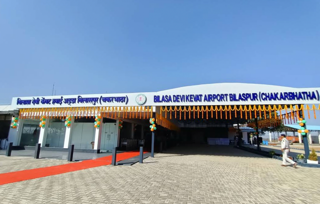 बिलासा एयरपोर्ट विस्तार की दिशा में बड़ा कदम, सेना ने 290 एकड़ डिफेंस लैंड राज्य सरकार को सौंपी 1 IMG 20260406 161354