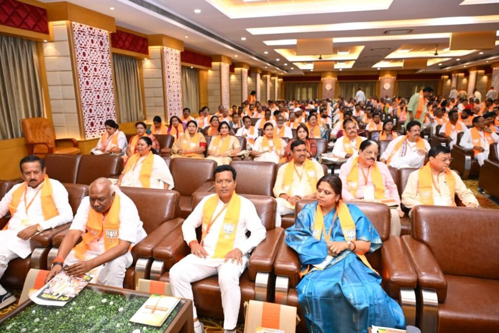 भाजपा प्रदेश कार्यसमिति में राजनीतिक और नक्सल उन्मूलन प्रस्ताव पारित, डबल इंजन सरकार की उपलब्धियों का किया गया उल्लेख 2 1004376150