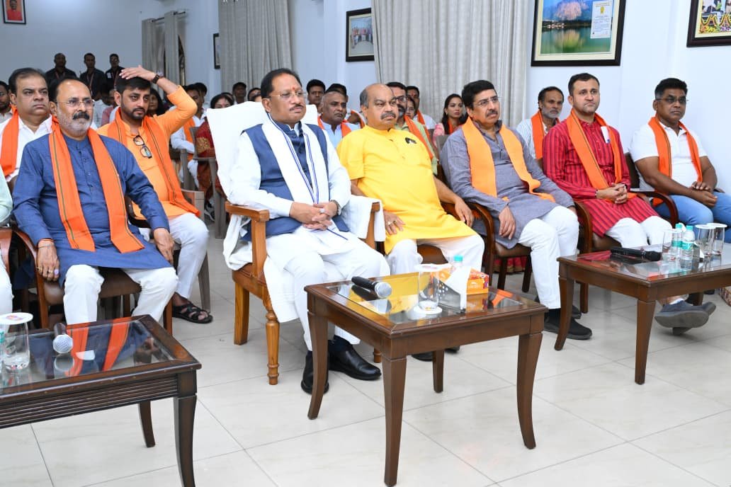 PM मोदी के ‘मन की बात’ में छत्तीसगढ़ के मल्हार का विशेष उल्लेख, धावक अनिमेष कुजूर से संवाद 1 IMG 20260531 WA0035