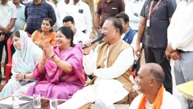 Sushasan Tihar: आम और बरगद के पेड़ तले लग रही सीएम साय की चौपाल… अफसरों के पहुंचने से पहले ग्रामीणों से सीधा संवाद, सुशासन का सख्त संदेश 6 IMG 20260606 WA0017