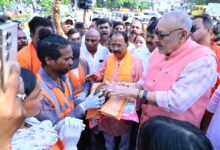 रायपुर में गिरिराज सिंह का जनसंपर्क ज़ारी, अम्बेडकर चौक में बाबा साहब को नमन, सफाई कर्मियों का किया सम्मान 7 IMG 20260613 WA0015