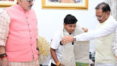 श्रीलंका दौरे के लिए भारतीय अंडर-19 महिला टीम की उपकप्तान बनीं छत्तीसगढ़ की महक नरवासे, CM साय ने किया सम्मानित, कहा- महक की उपलब्धि पूरे प्रदेश के लिए गर्व का विषय 1 IMG 20260613 WA0036