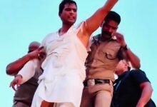 देवेंद्र यादव का वीडियो वायरल: प्रदर्शन के दौरान खुद ही कुर्ता फाड़ते दिखे विधायक, राजनीतिक गलियारों में चर्चा तेज 11 IMG 20260606 123223