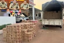 जंगल में पीछा कर पुलिस ने पकड़ा शराब से भरा ट्रक, एक करोड़ की 800 पेटी अंग्रेजी शराब जब्त 8 IMG 20260606 202910