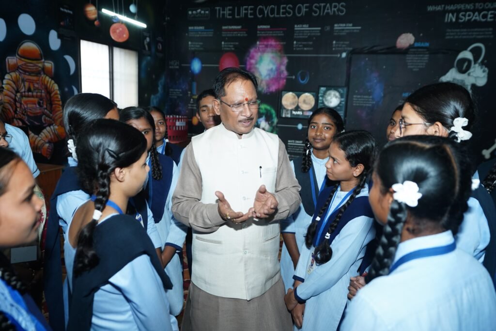 नई पीढ़ी का भविष्य संवारना हमारी सबसे बड़ी जिम्मेदारी: मुख्यमंत्री विष्णुदेव साय, दुर्ग को शिक्षा और खेल की 4 बड़ी सौगात 2 1004794719 1