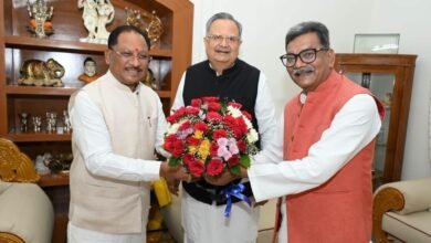 सीएम साय ने विधानसभा अध्यक्ष डॉ. रमन सिंह और नेता प्रतिपक्ष डॉ. चरण दास महंत से की सौजन्य भेंट 1 FB IMG 1783420095444