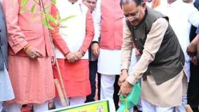 'एक पेड़ मां के नाम' अभियान 3.0, विधानसभा परिसर में सीएम विष्णु देव साय और डॉ. रमन सिंह ने लगाया रुद्राक्ष का पौधा 6 IMG 20260714 WA0214