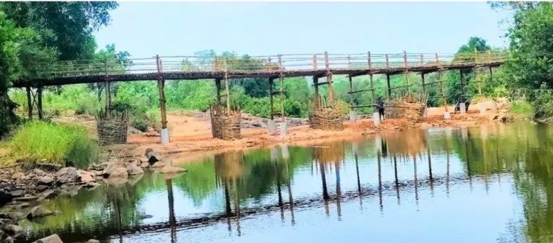 अबूझमाड़ के जाटलूर नाले पर बना झूला पुल, ITBP और ग्रामीणों की पहल से बारिश में भी नहीं कटेगा संपर्क 1 IMG 20260720 120156
