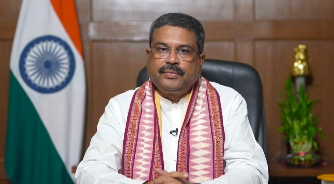 BIG NEWS: केंद्रीय शिक्षा मंत्री धर्मेंद्र प्रधान ने दिया इस्तीफा, NEET विवाद और छात्र आंदोलन के बीच लिया बड़ा फैसला 1 IMG 20260725 154101