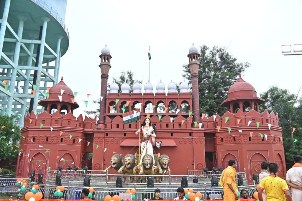 रायपुर पश्चिम में तिरंगा यात्रा ने रचा राष्ट्रगौरव का ऐतिहासिक अध्याय 2 1005015603