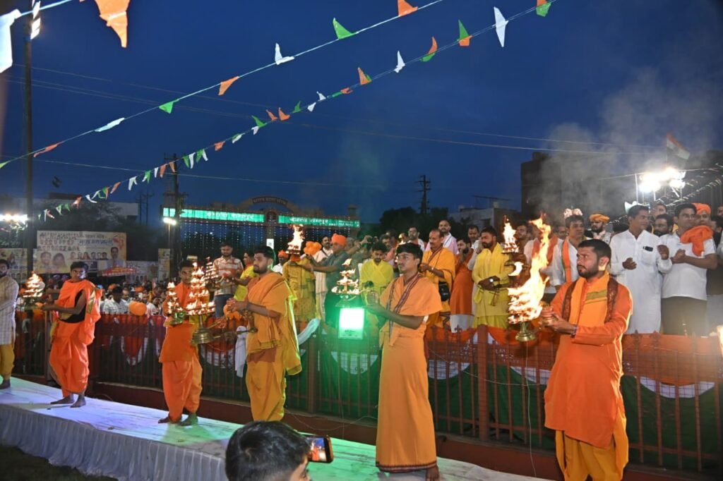 रायपुर पश्चिम में तिरंगा यात्रा ने रचा राष्ट्रगौरव का ऐतिहासिक अध्याय 3 1005015628 1