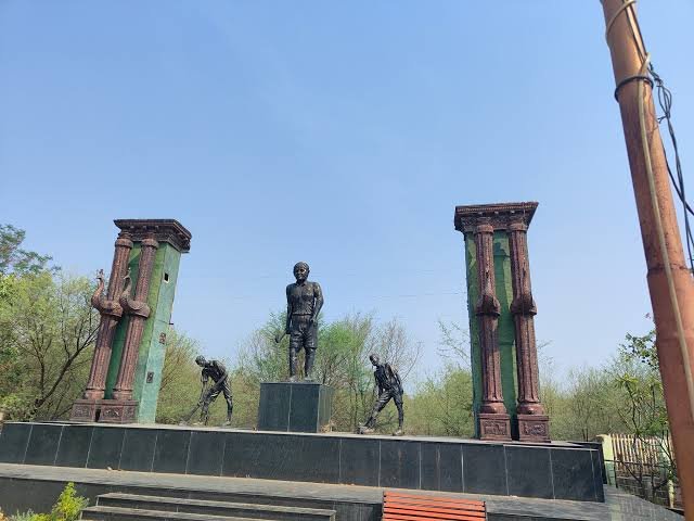 1005158112