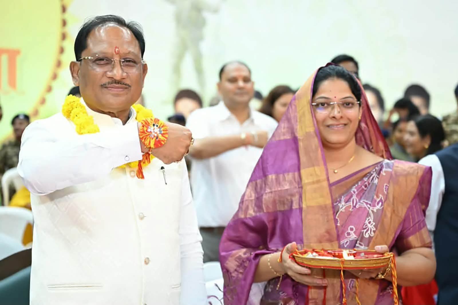 स्नेह की डोर विष्णु भैया मोर’ कार्यक्रम में जवानों को बांधी राखी, सीएम साय ने कहा- बस्तर में तेजी से होगा विकास 1 FB IMG 1787652269409