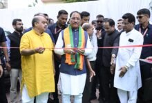 रायपुर में स्वतंत्रता दिवस पर CM साय ने किया सात दिवसीय छायाचित्र प्रदर्शनी का शुभारंभ, छत्तीसगढ़ के वीर नायकों की गाथा से लेकर विकास की तस्वीर तक एक मंच पर 8 IMG 20260815 WA00661