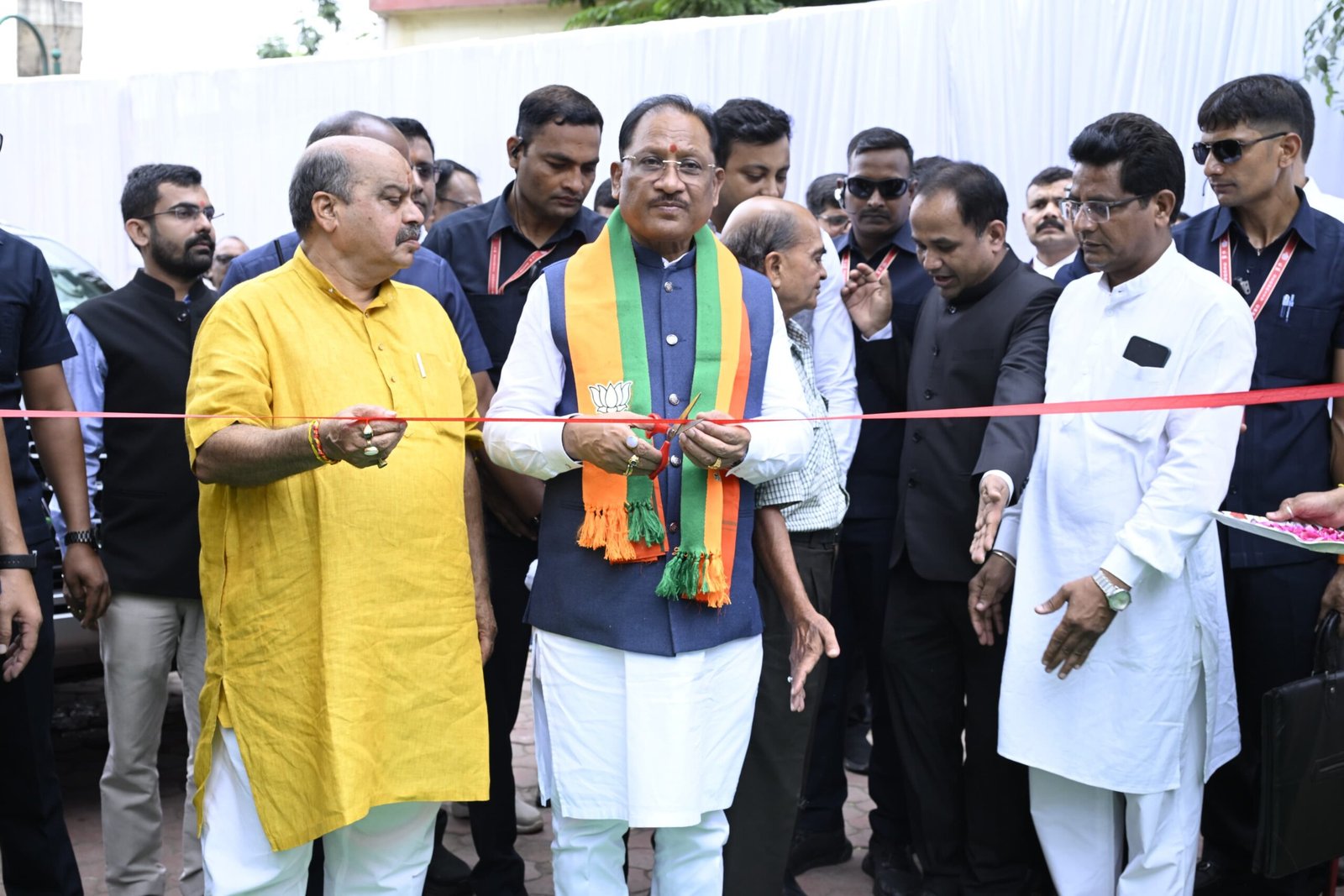 रायपुर में स्वतंत्रता दिवस पर CM साय ने किया सात दिवसीय छायाचित्र प्रदर्शनी का शुभारंभ, छत्तीसगढ़ के वीर नायकों की गाथा से लेकर विकास की तस्वीर तक एक मंच पर 1 IMG 20260815 WA00661 scaled