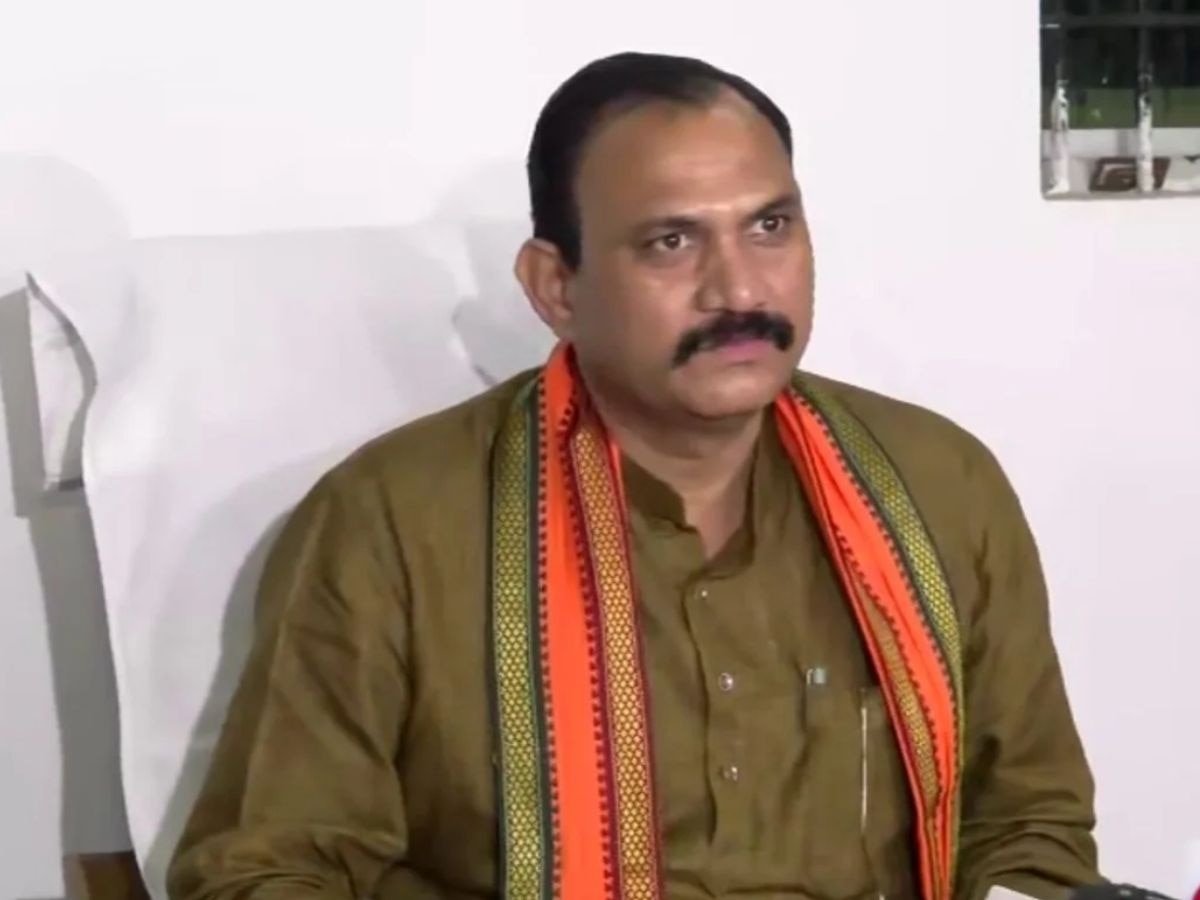 3188943 health minister shyam bihari jaiswal 1