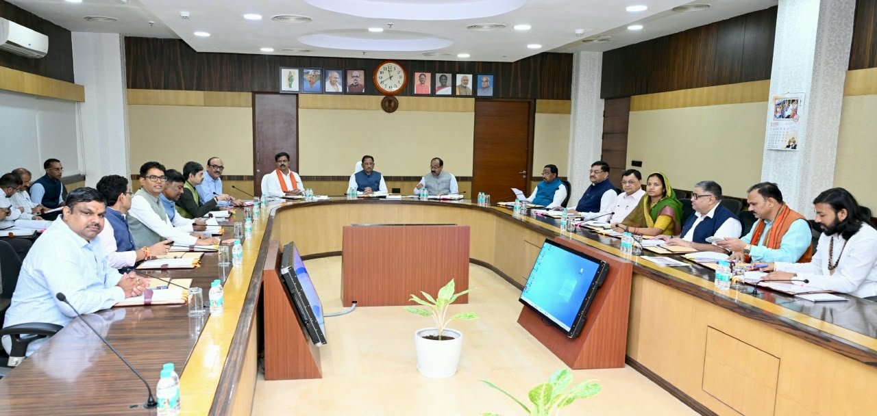 साय कैबिनेट के बड़े फैसले: युवाओं को रोजगार के लिए 500 करोड़ का स्टार्टअप मिशन, कर्मचारियों की उम्र सीमा 45 साल, निर्यात नीति को मंजूरी 1 IMG 20260909 WA0026