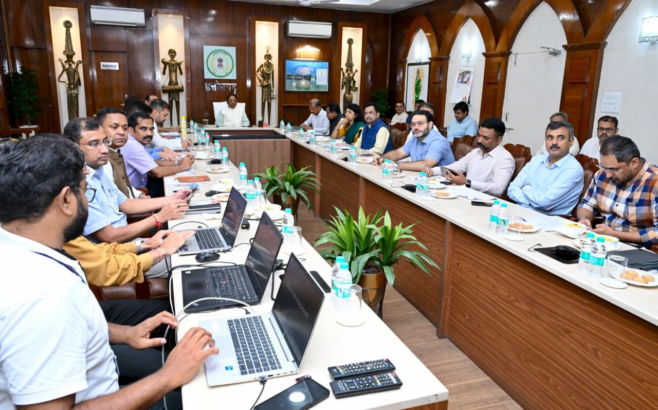 हर घर नल, हर बूंद का संरक्षण: जल संकट से निपटने छत्तीसगढ़ सरकार का बड़ा प्लान, CM साय ने Phe और जल संसाधन विभाग की समीक्षा बैठक में दिए निर्देश 1 IMG 20260910 WA0031