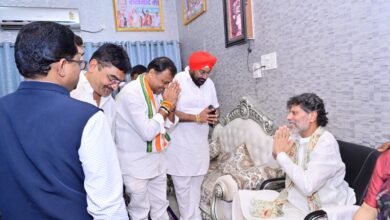 Political Harmony: राजनीतिक मतभेदों के बीच दिखी सौहार्द की मिसाल, दीपक बैज ने किरण सिंह देव से की मुलाकात 6 IMG 20260929 WA0028