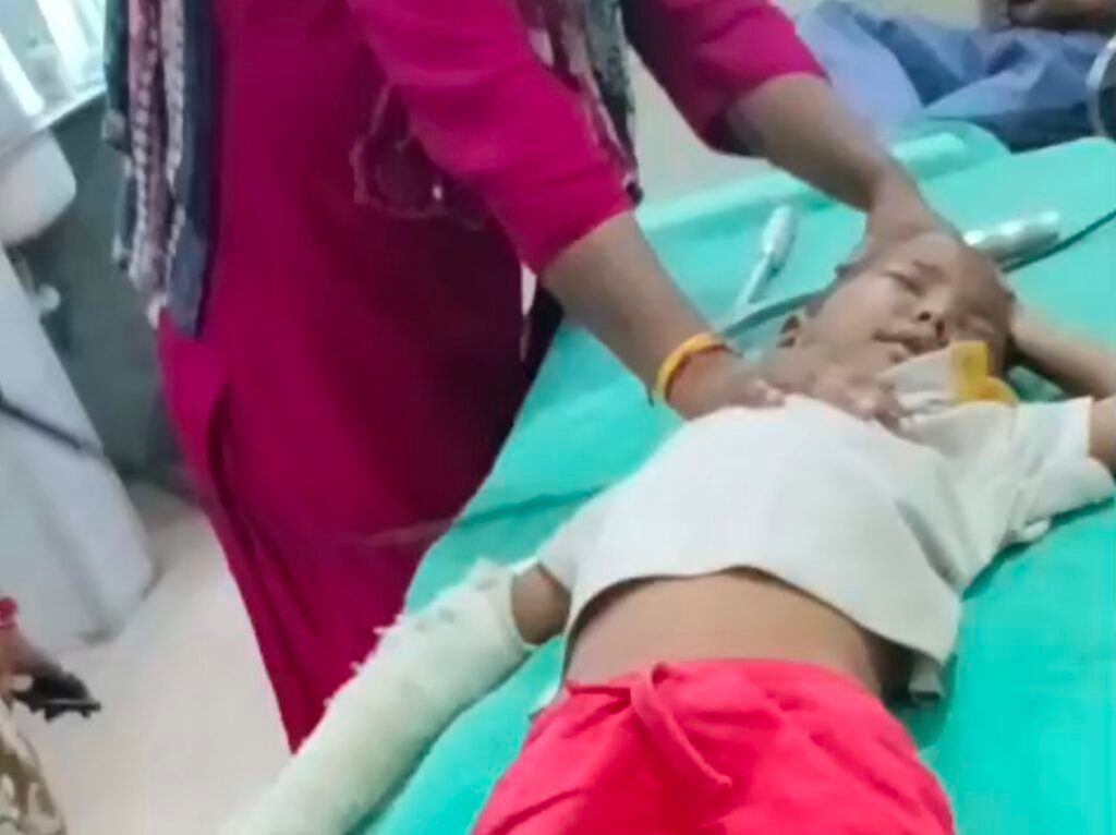 घायल मासूम के लिए फरिश्ता बनकर पहुंचे थे राहुल हरितवाल, सूचना मिलते ही अस्पताल पहुंचाया; पुलिस को सूचना देकर आरोपी सौतेला पिता और मां और कराया गिरफ्तार 4 1005682400