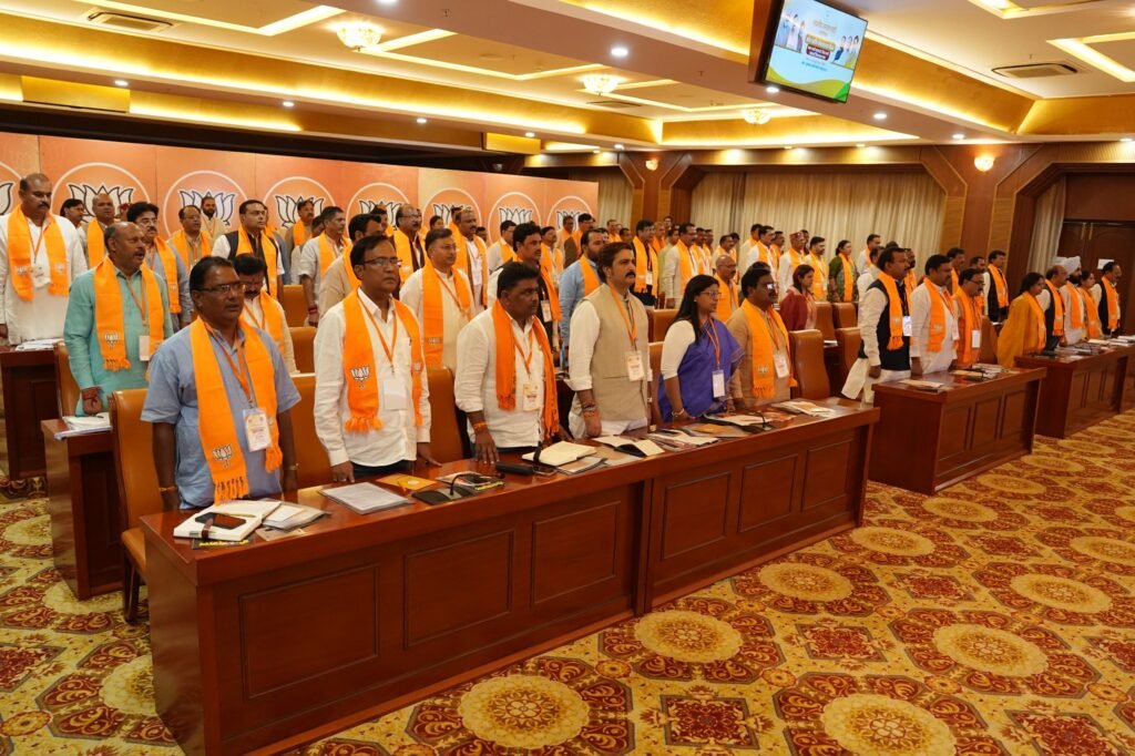 छत्तीसगढ़ BJP में निष्क्रिय नेताओं को सक्रिय करने पर जोर, स्मृति ईरानी की बैठक में मिला संगठन मजबूत करने का संदेश 4 1005743760