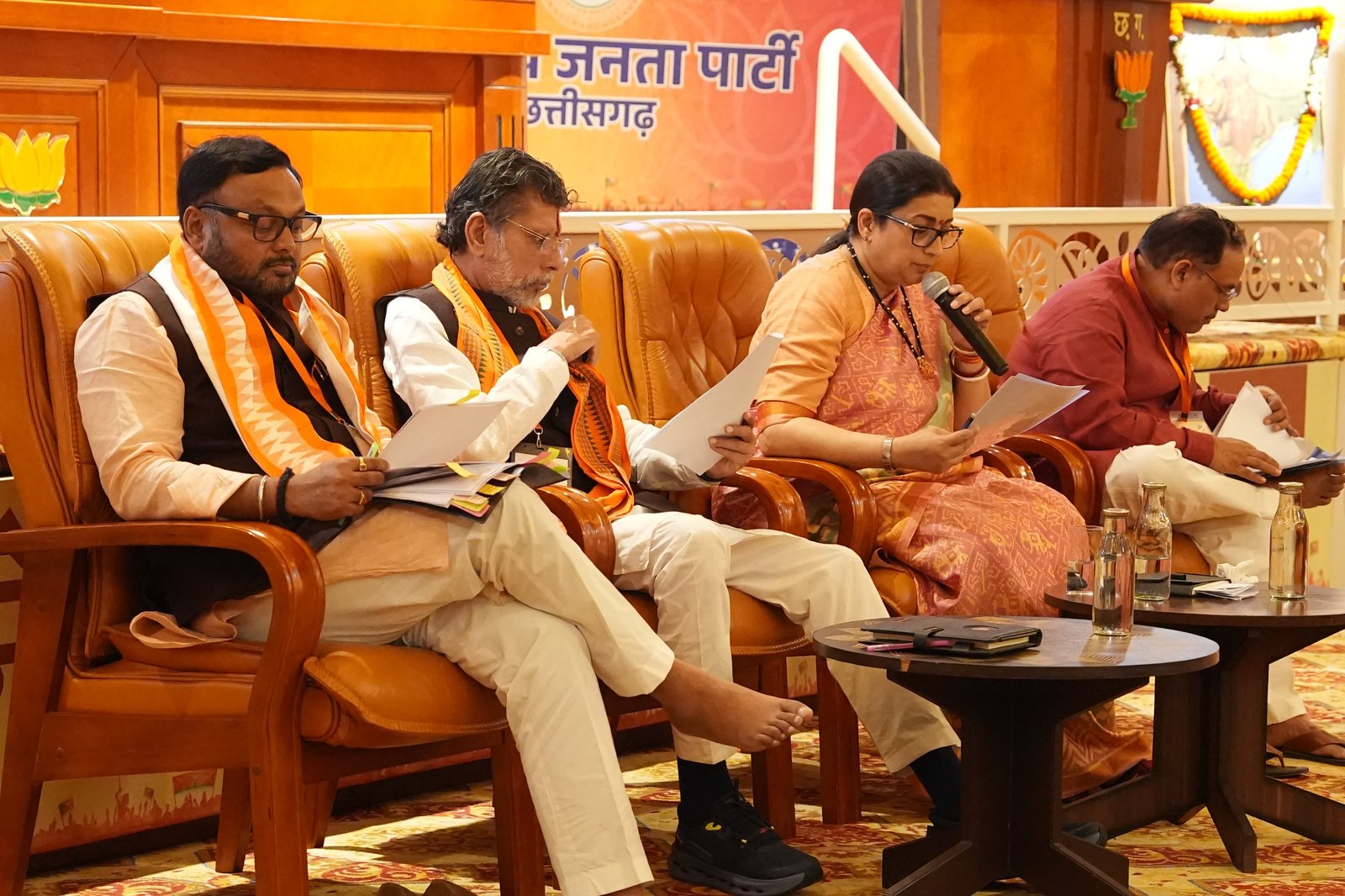 छत्तीसगढ़ BJP में बैठकों का दौर, स्मृति ईरानी ने विधायकों-सांसदों के साथ किया मंथन; CM साय भी रहे मौजूद 1 IMG 20261026 WA0029