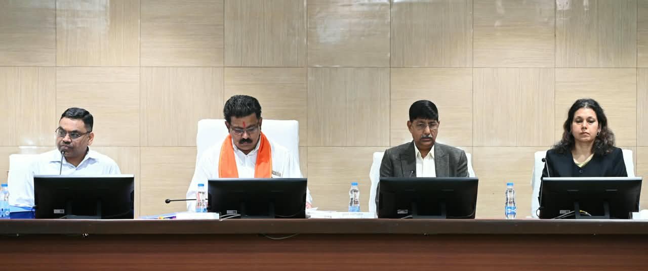 छत्तीसगढ़ में अवैध प्रवासियों पर कार्रवाई की समीक्षा, डिप्टी CM विजय शर्मा ने सभी जिलों को दिए निर्देश 1 IMG 20261028 WA0024